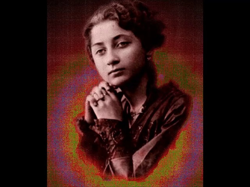 Yine zevrak-ı derûnum kırılıp kenâre düştü... Elif Ömürlü Uyar