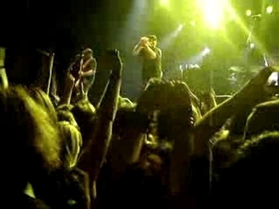 Pennywise - Fuck Authority (Live)