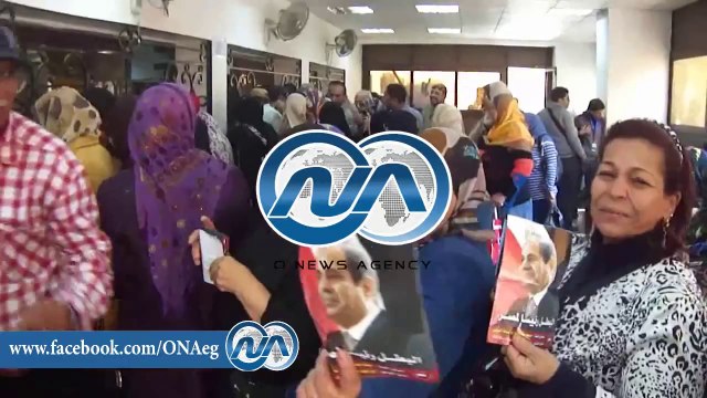 شاهد .. إقبال شديد للمواطنين ببورسعيد لتحرير توكيلات ترشيح للسيسي لليوم الثالث على التوالي