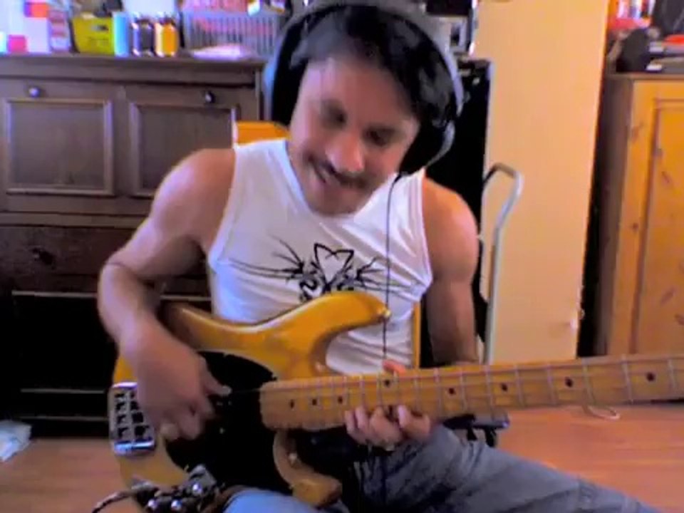 Get da Funk Outta my Face - Louis Johnson bass solo live