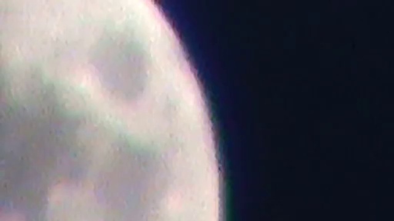 НЛО на Луне и на фоне 10 марта 2014