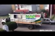 Mexican garbage Truck without driver.... Insane!