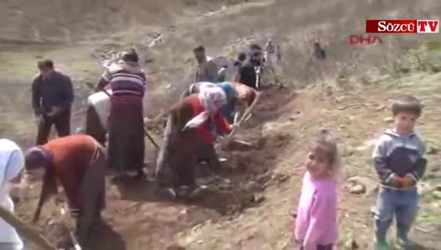 İmece usulü yol yapıyorlar