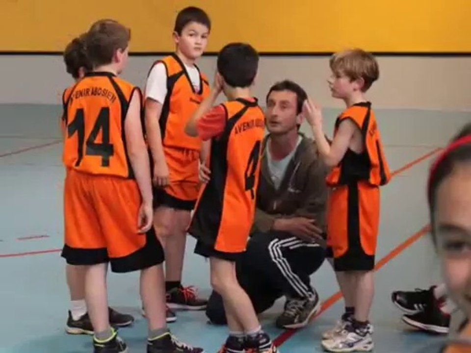 4 feuilles blanches...