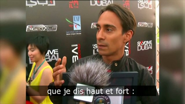 Saut sur Dubaï avec le plus petit parachute du monde