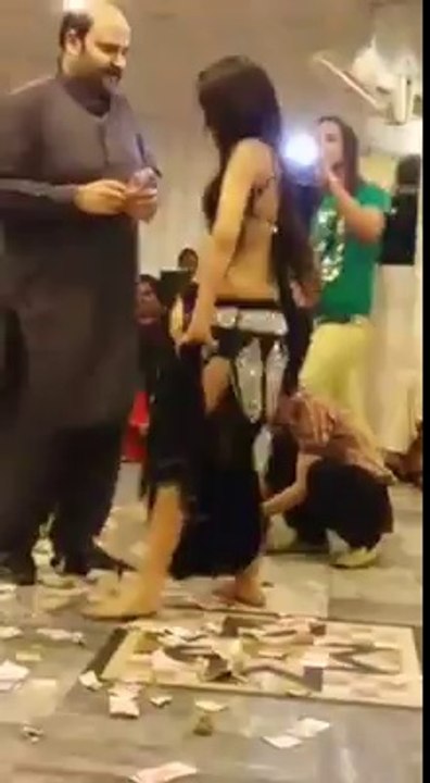 This is how Powerful people roll in PK : This video is posted by a bureaucrat