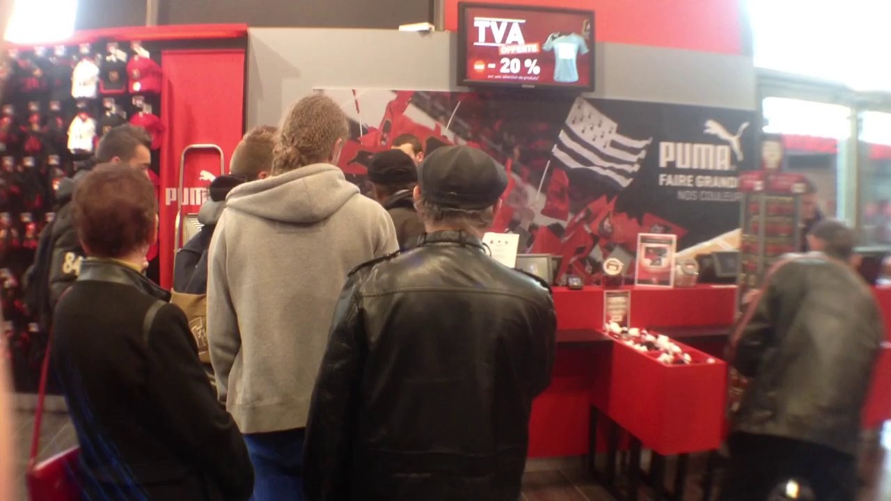 Les supporters "Rouge et Noir" nombreux à l'ouverture de la billetterie SRFC/SCO Angers!