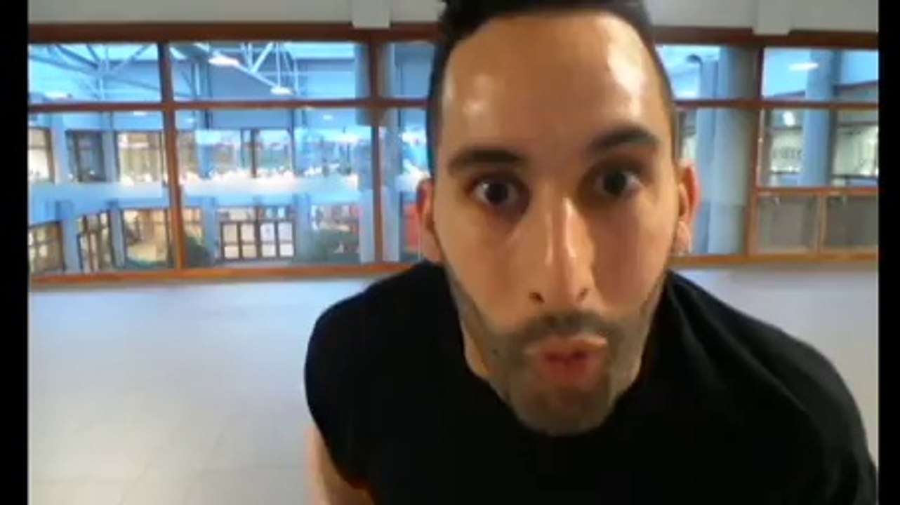 Grande Synthe: démonstration de danse Hip Hop par Jonathan Lheureux.