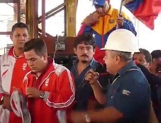 GOCHO CHAVISTA A PUNTO DE VOLTEAR LA AREPA