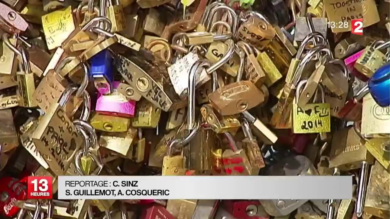 A Paris, les "cadenas d'amour" du pont des Arts posent un problème de sécurité