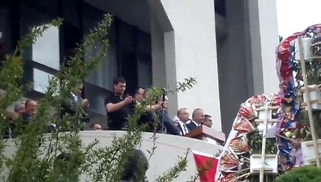 SALİHLİ MHP BELEDİYE BİNASI BALKON KONUŞMASI-CENGİZ ERGÜN-ZEKİ KAYDA-ERkAN AKÇAY