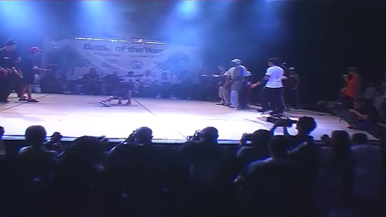 BOTY FRANCE 2007 FINALE LEGITEAM OBSTRUXIONvs FIGURE 2 STYLE