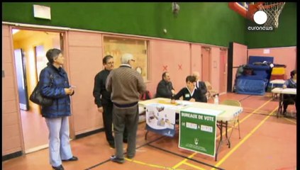 Independence dreams fade as Quebec separatists crushed in provincial vote