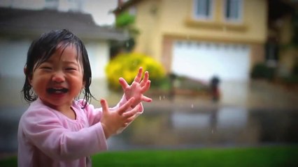Yağmurla ilk tanışma - Little girl Kayden sees _Rain_ for the first time