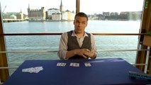 Un magicien fait la promo de sa ville en faisant des tours de Cartes : Stockholm, magique!