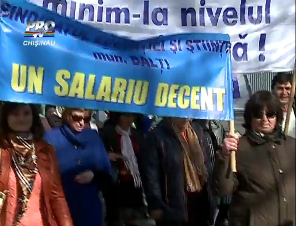 Sute de profesori au protestat in fata Guvernului Vrem salarii mai mari Ce le-au raspuns autoritatile