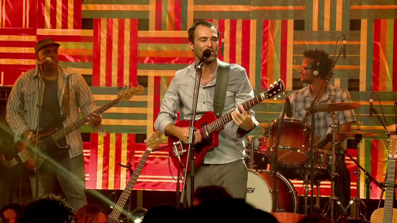 VINÍCIUS LEÃO e CIA DO BOLACHA dançando samba de gafieira - DVD ROGÊ