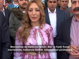 Mazbatalarını, yöresel kıyafetleriyle aldılar