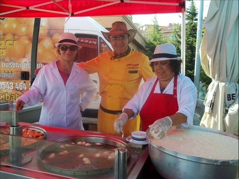 Lokma Tatlı Dünyasında, Bir Aşk Masalı. Lokmacı Baba & Lokmacı Ana ( Slayt.5 )