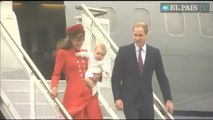 Primer viaje oficial de los duques de Cambridge con su bebé  Gente  EL PAÍS