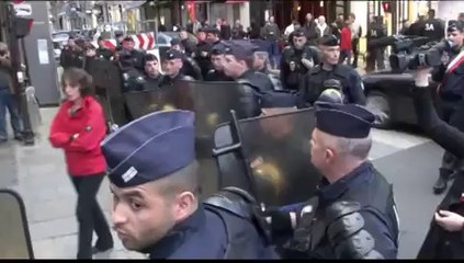 Exclusif Paris ( France) 02-04-2014 Interpellation et arrestation d'un attroupement d'une personne