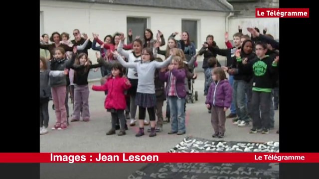 Mûr-de-Bretagne. Parents en colère : un flash-mob citoyen