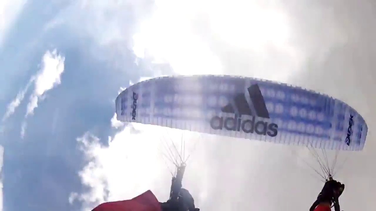 Crazy paragliding tricks, lost in the mountains... Awesome footage