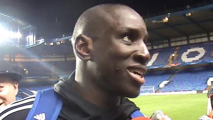 Demba Ba revient en zone mixte après la qualification de Chelsea face au PSG (2-0)