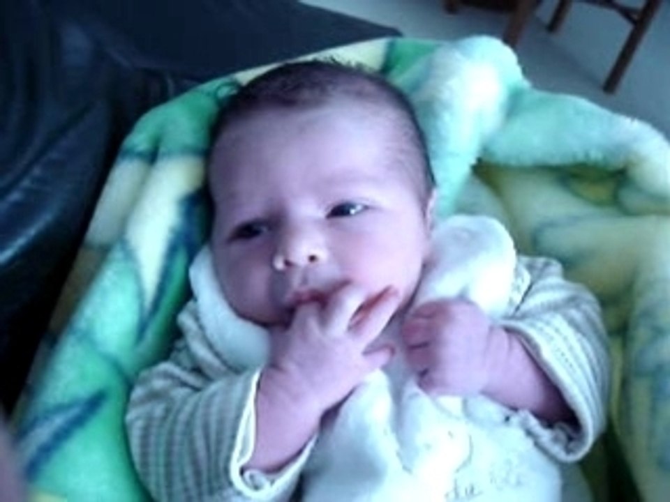 petit film où je suce mon doigt