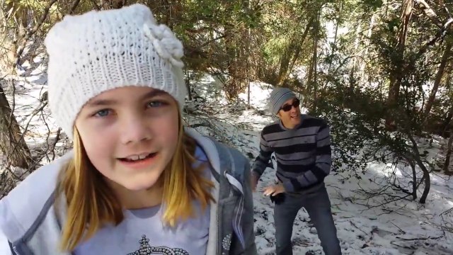 Dad Adorably Video Bombs Daughter Singing Let It Go
