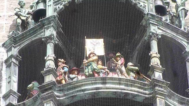 Munich : figurines du carillon du beffroi du Neues Rathaus