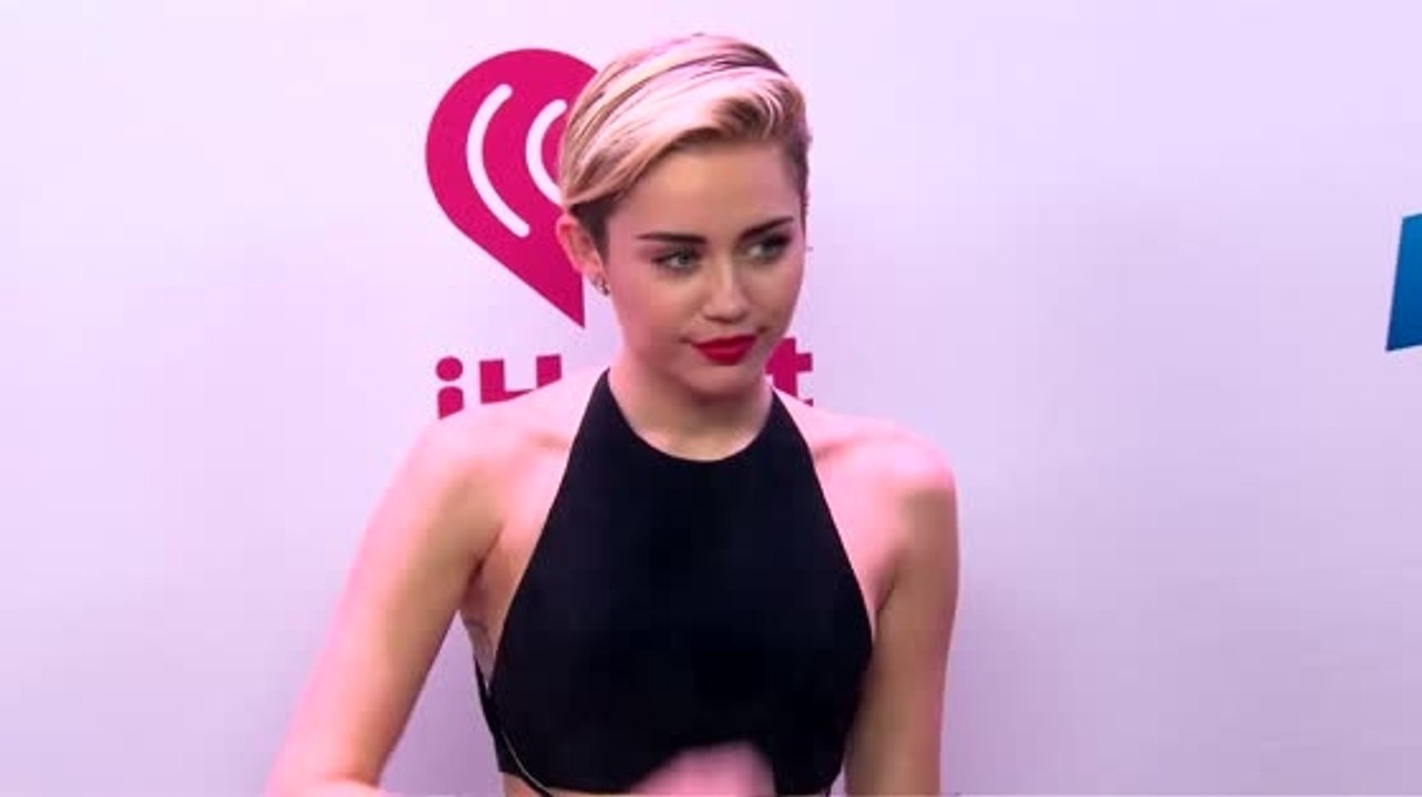 Miley cyrus kann ohne freund nicht leben-dachte sie