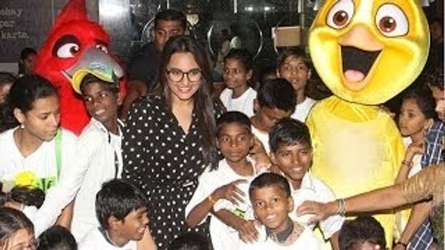 Sonakshi Sinha Hosts Special Screening Of Rio 2 !