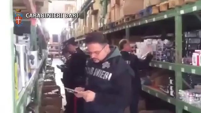 Modugno (BA) - Blitz dei Carabinieri. Maxi-sequestro di oggetti pericolosi cinesi (08.04.14)