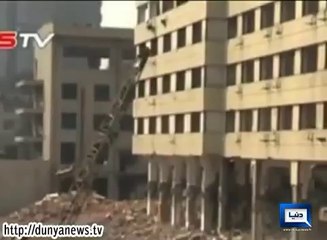 Dunya_News_Experts_demolish_exactly_half_a_tower_block_in_China