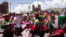 Elle danse dans tout les pays! Chorégraphie bien ridicule....