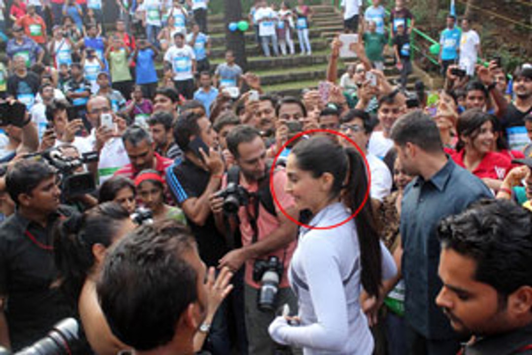 Sonam Kapoor gets mobbed