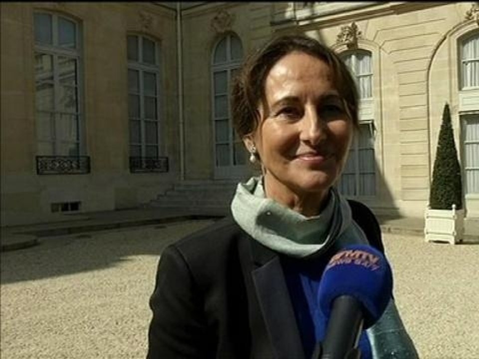 Réduction des régions: Royal "va consulter les élus" de Poitou-Charentes et d'Aquitaine - 09/04