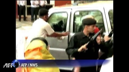 Inde: Modi dépose ses papiers de candidature aux élections