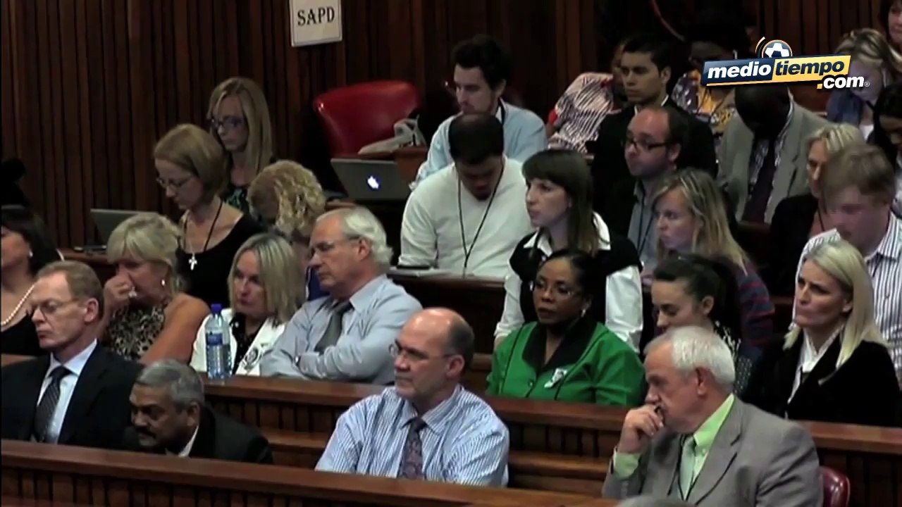 Oscar Pistorius caminó sin prótesis durante juicio
