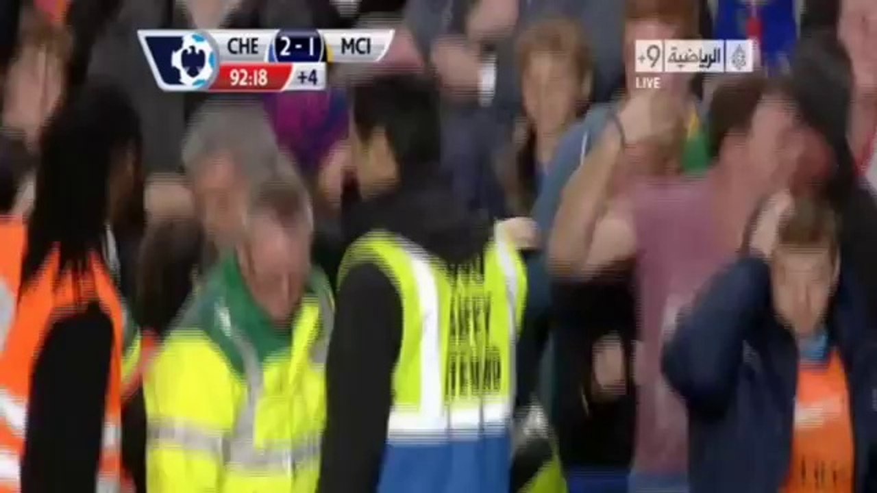 O Μουρίνιο πανηγυρίζει με τους οπαδούς (Τσέλσι - Μάντσεστερ Σίτι)