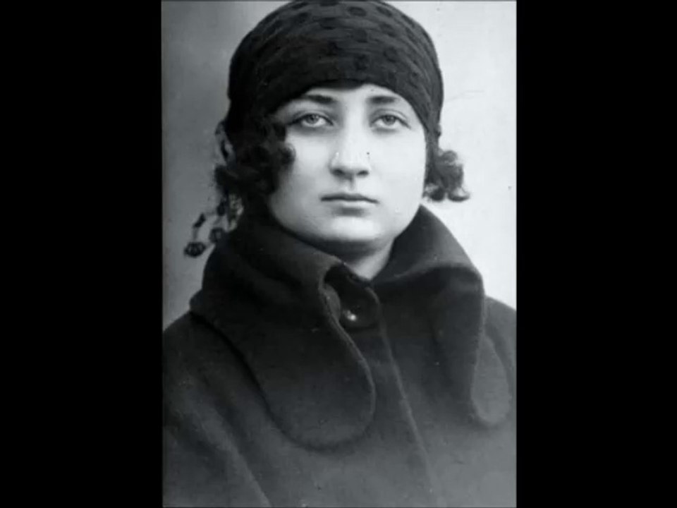 Öyle Bir Mahbuba Verdim Gönlümü... Elif Ömürlü Uyar