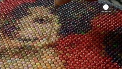 Eclater le papier bulle avec de la peinture