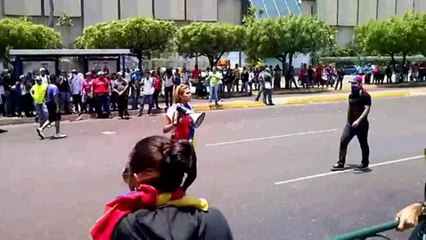 Vacílate estas consignas "maracuchas"