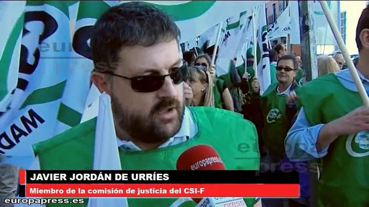 "Gallardón dimisión" a las puertas de Justicia