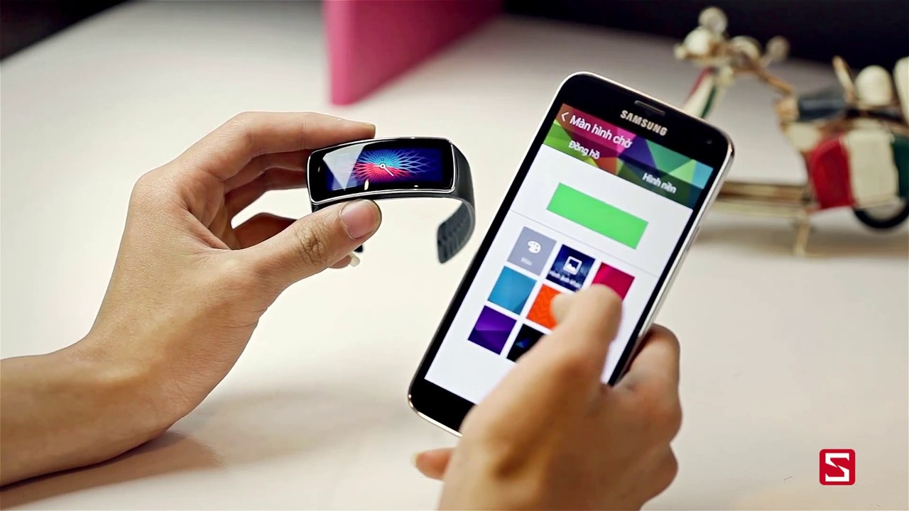 Trên tay nhanh Gear Fit- Sản phẩm sáng tạo nhất của Samsung