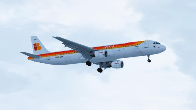 FSX Iberia Airbus A321 Landing @ Madrid Barajas RWY 18R ( HD )