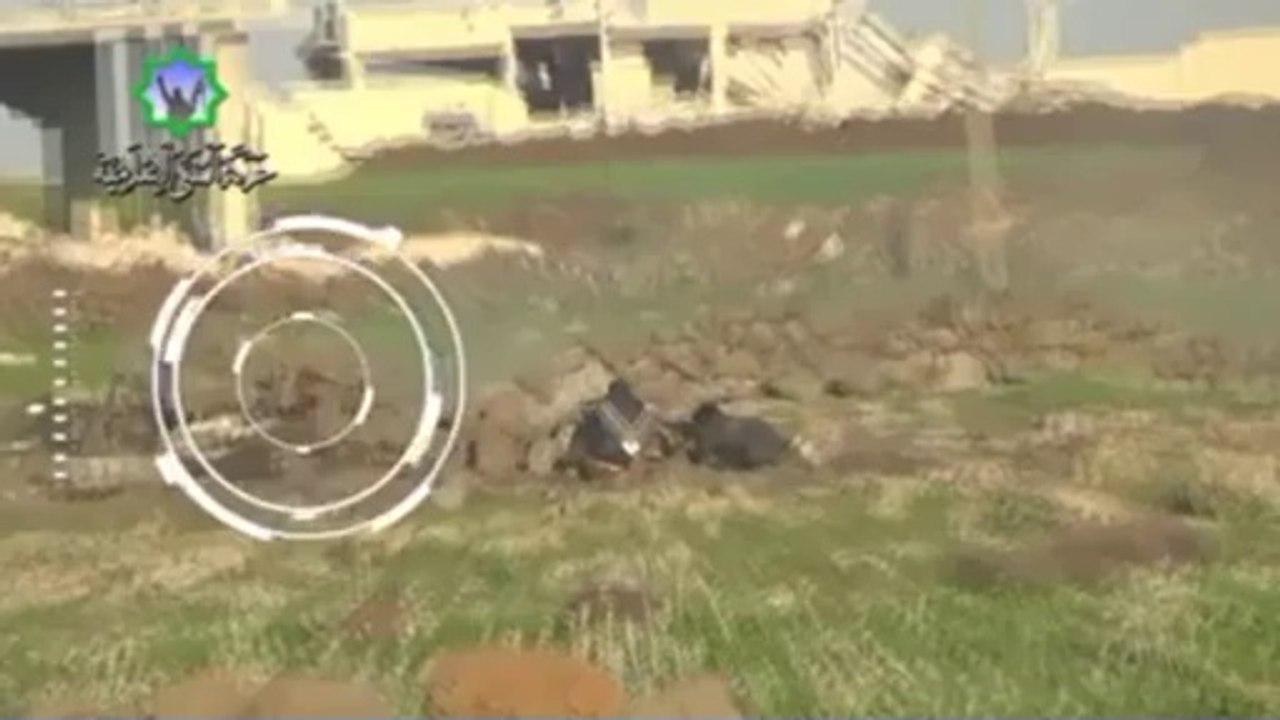 Suriye’de 2 metre mesafede en sıcak çatışma anı böyle görüntülendi