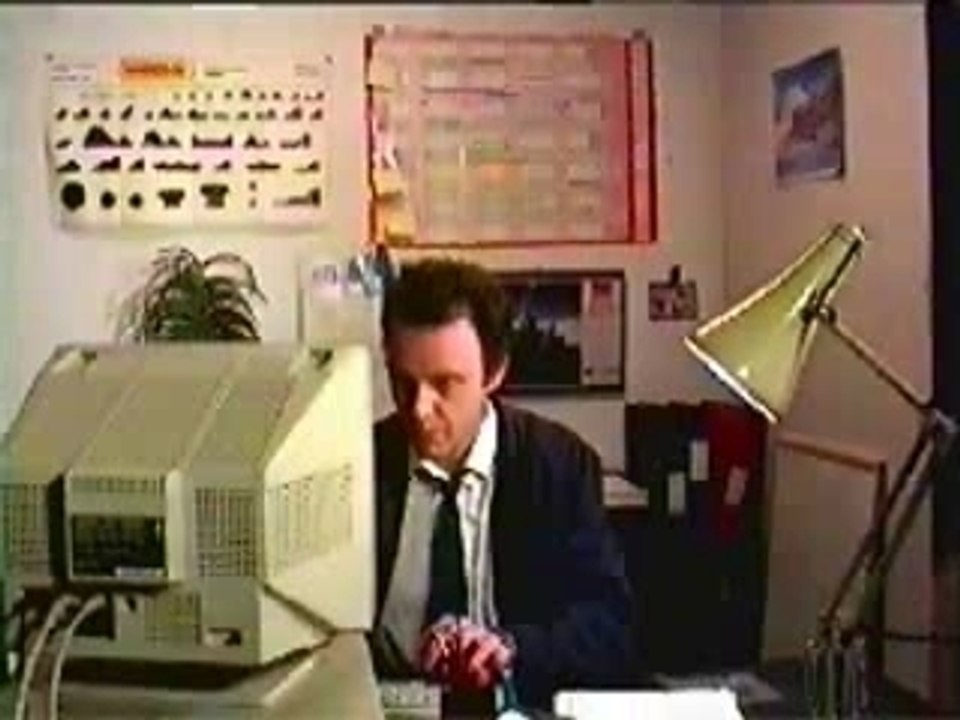 Boufon devant son ordi