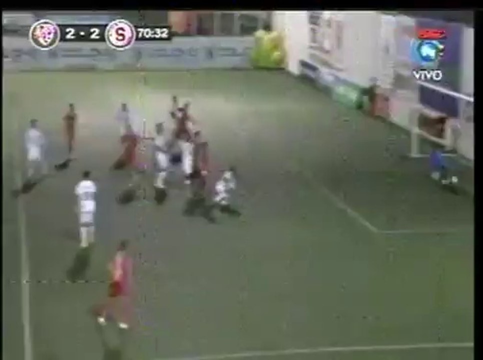 El error de Luis Michel que termina en gol